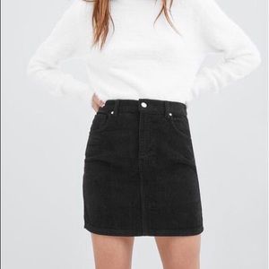 Black corduroy skirt - Jupe noire en corduroy